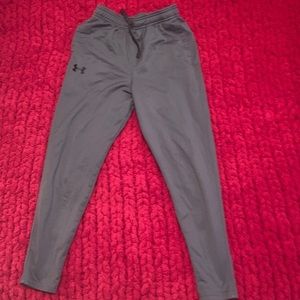 Dark grey youth large fitted sweatpants under armour